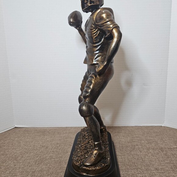 Pro Football Player Quarterback Statue Polystone 17" - Picture 2 of 10